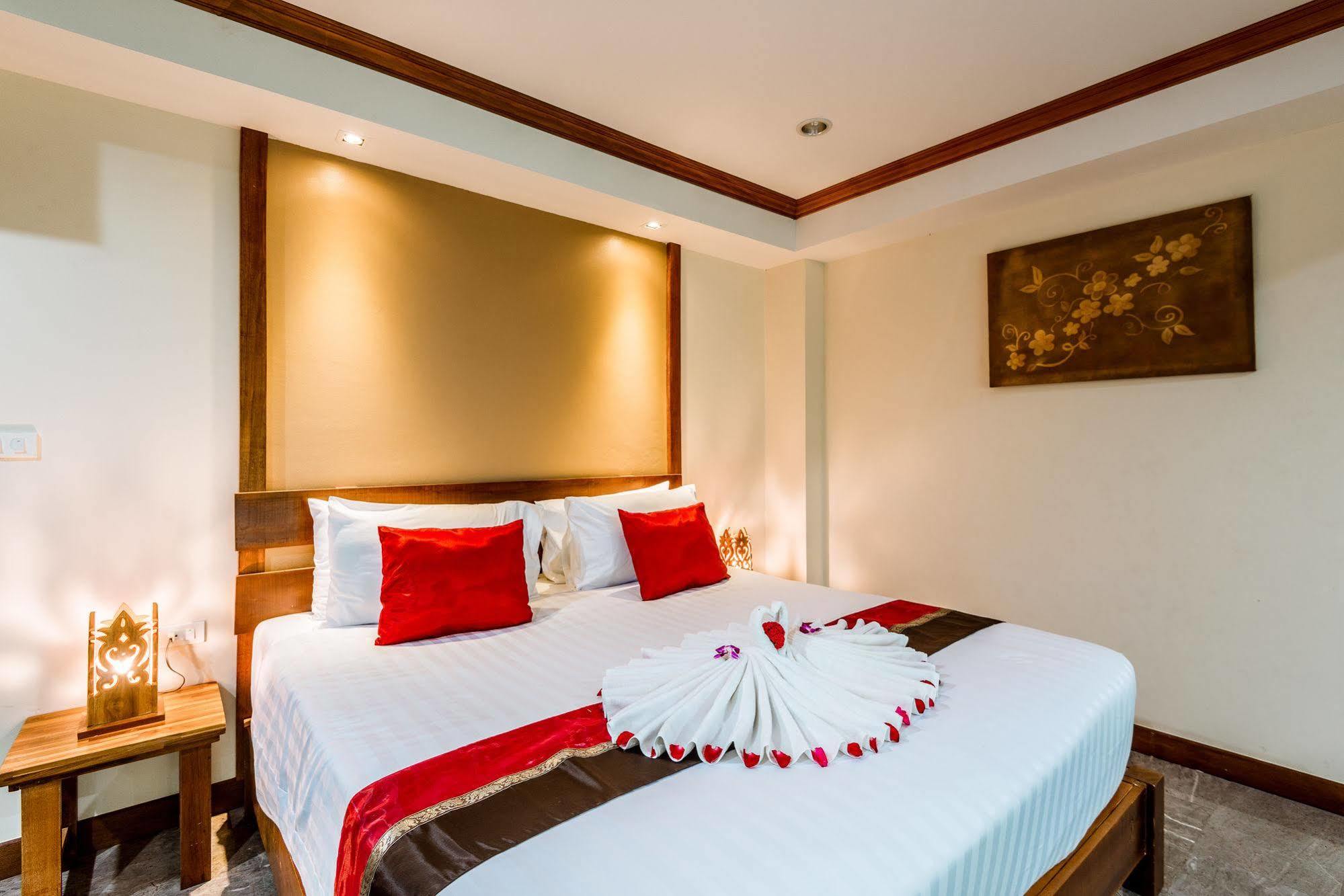 The Windmill Phuket Hotel Rawai Extérieur photo